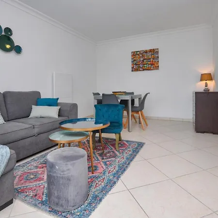 1 Bedroom Gorgeous In Apartamento *