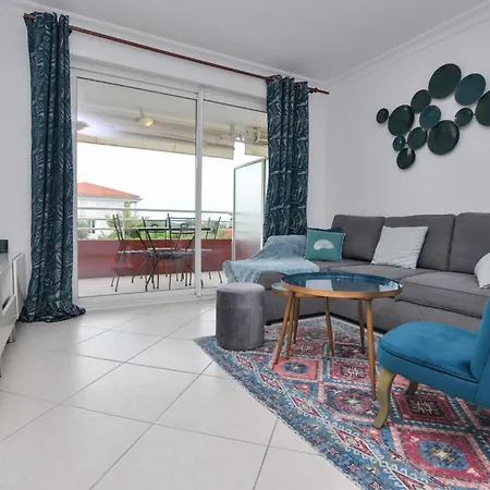 1 Bedroom Gorgeous In Apartman Antibes