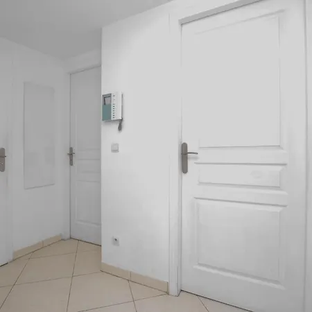 1 Bedroom Gorgeous In Apartment