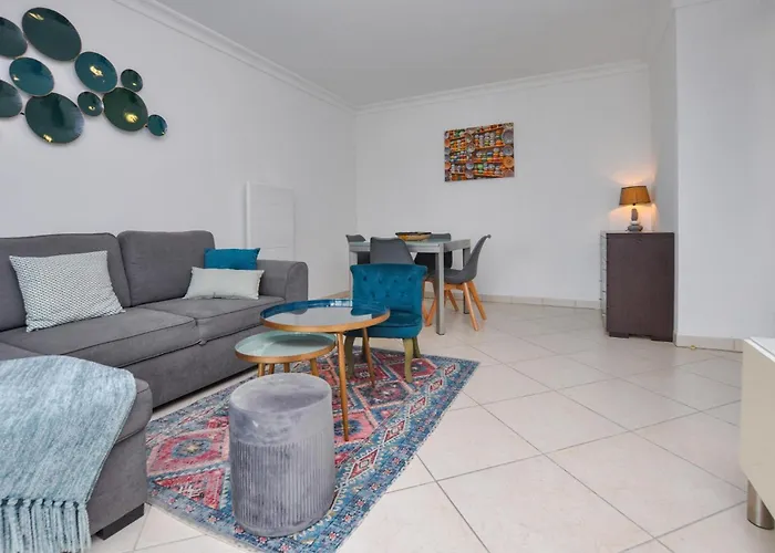 1 Bedroom Gorgeous In Apartment *