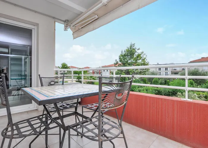 Apartment 1 Bedroom Gorgeous In *