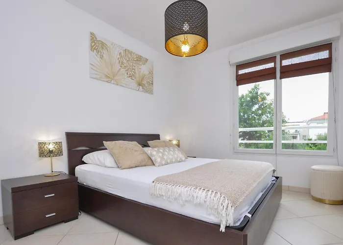 1 Bedroom Gorgeous In Apartment *