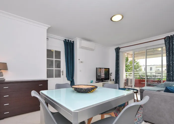 1 Bedroom Gorgeous In Apartment *