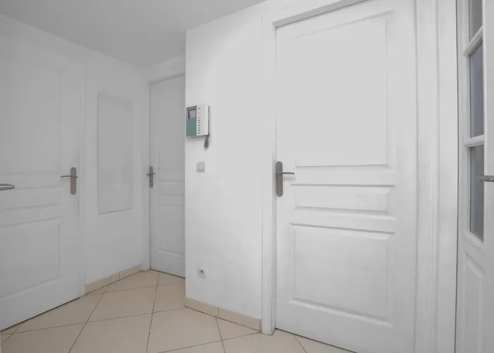 1 Bedroom Gorgeous In Apartment