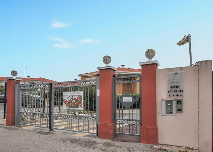 1 Bedroom Gorgeous In Apartment